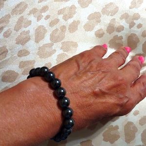 Dark silver magnetic bead bracelet